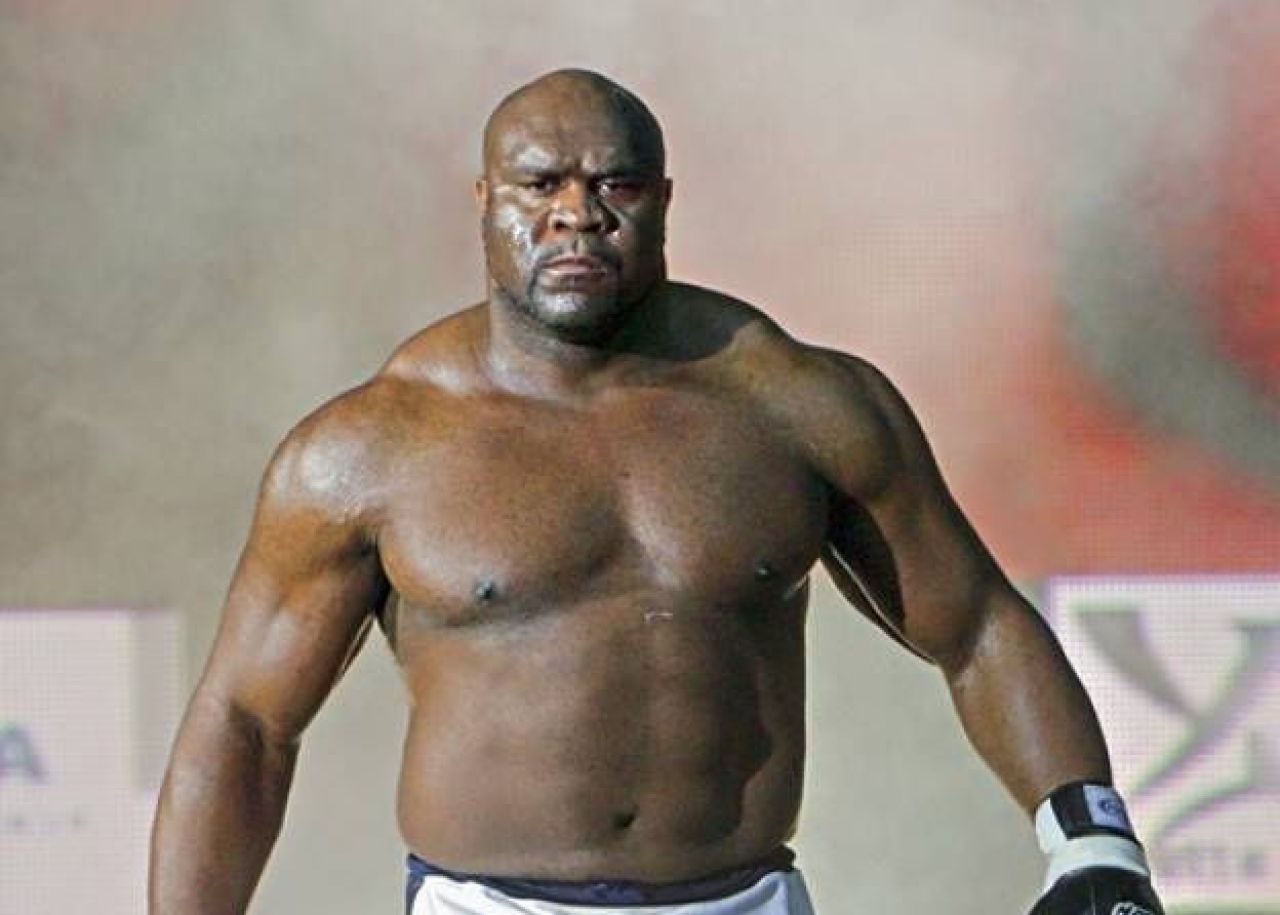 Il mai tii minte pe Bob Sapp?