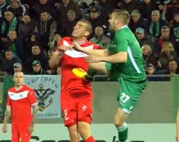 SCENE incredibile in Bulgaria! Cosmin Moti i-a dat KO unui fost jucator al Stelei! L-a lovit fara mila, nu a primit nimic! FOTO_2