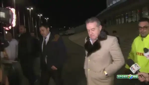 "Stai, tata, linistit!" Reactia lui Gigi Becali cand a vazut ca doi bodyguarzi vin spre el in parcare! Ce le-a spus: VIDEO