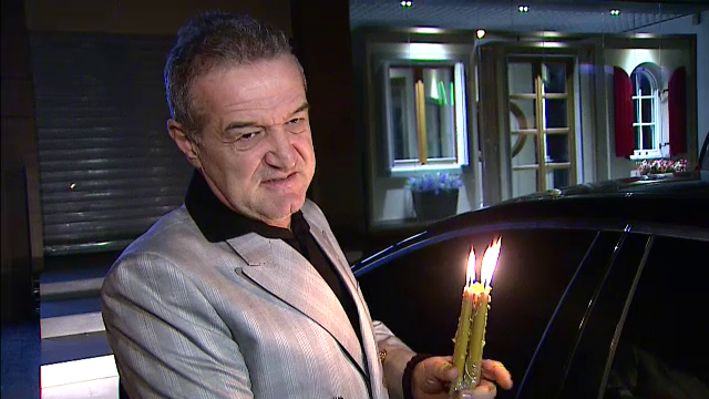 FOTO Becali s-a intalnit cu jucatorii lui Hagi la slujba de Inviere. Patronul Stelei si-a zgariat masina la iesirea din parcare_5