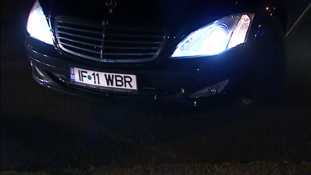 FOTO Becali s-a intalnit cu jucatorii lui Hagi la slujba de Inviere. Patronul Stelei si-a zgariat masina la iesirea din parcare_10