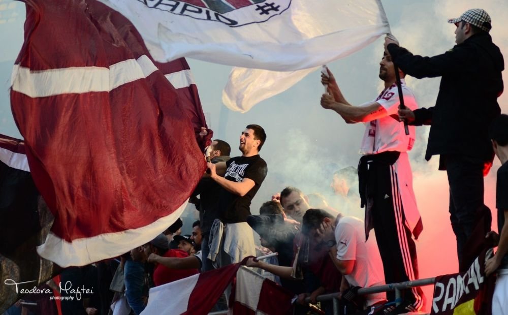 GALERIE FOTO | Ce nu s-a vazut aseara la derby-ul de pe National Arena: bannere, suporteri si un Borcea Jr. de nerecunoscut!_2