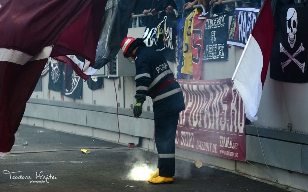 GALERIE FOTO | Ce nu s-a vazut aseara la derby-ul de pe National Arena: bannere, suporteri si un Borcea Jr. de nerecunoscut!_5
