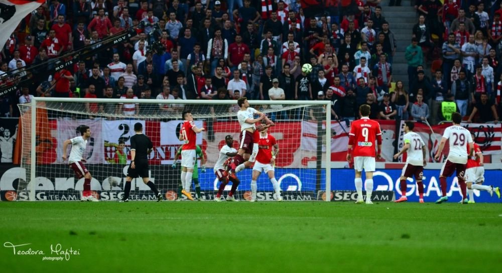 GALERIE FOTO | Ce nu s-a vazut aseara la derby-ul de pe National Arena: bannere, suporteri si un Borcea Jr. de nerecunoscut!_17