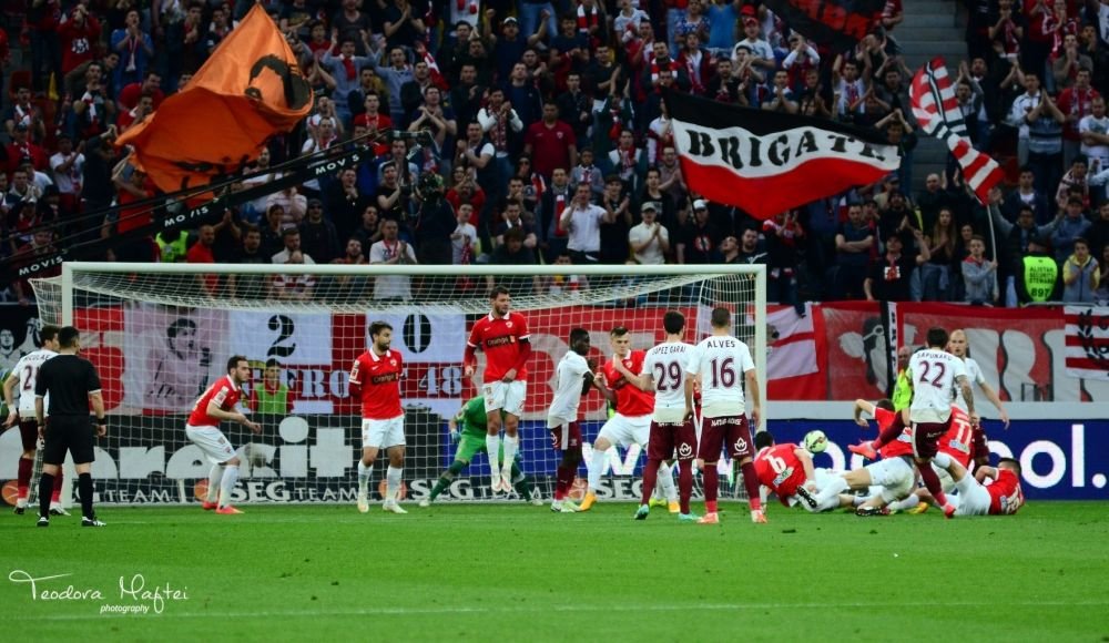 GALERIE FOTO | Ce nu s-a vazut aseara la derby-ul de pe National Arena: bannere, suporteri si un Borcea Jr. de nerecunoscut!_23