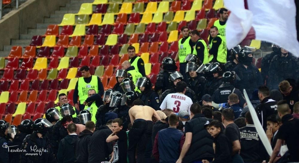 GALERIE FOTO | Ce nu s-a vazut aseara la derby-ul de pe National Arena: bannere, suporteri si un Borcea Jr. de nerecunoscut!_47
