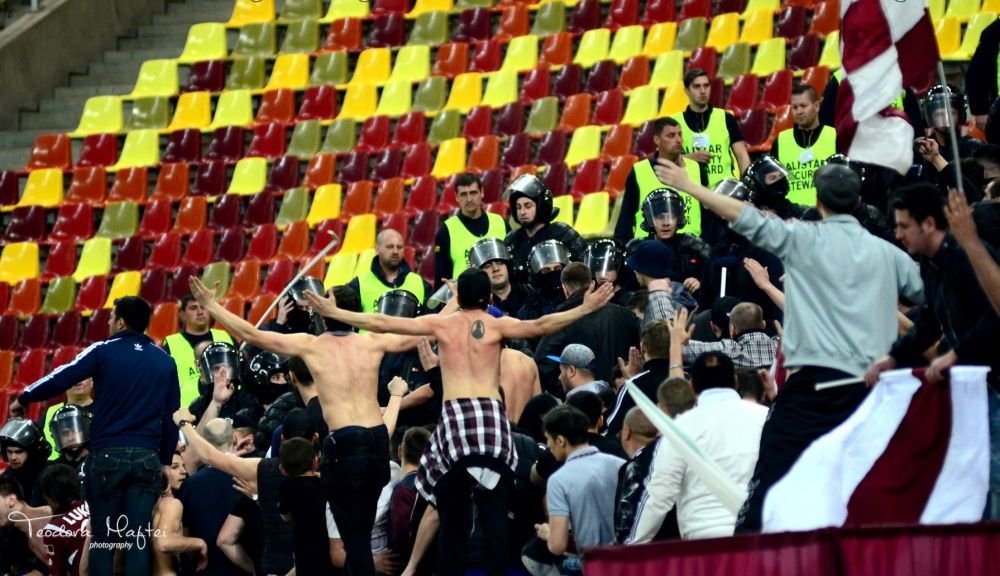 GALERIE FOTO | Ce nu s-a vazut aseara la derby-ul de pe National Arena: bannere, suporteri si un Borcea Jr. de nerecunoscut!_50