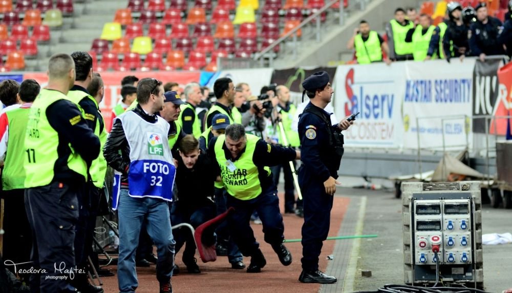 GALERIE FOTO | Ce nu s-a vazut aseara la derby-ul de pe National Arena: bannere, suporteri si un Borcea Jr. de nerecunoscut!_53