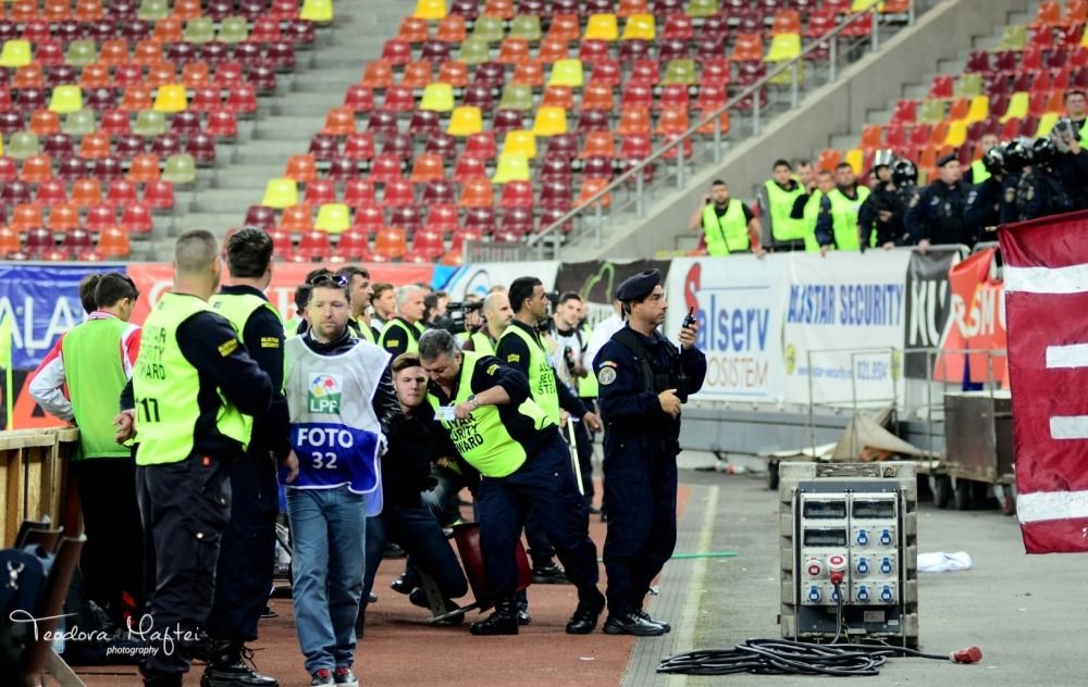 GALERIE FOTO | Ce nu s-a vazut aseara la derby-ul de pe National Arena: bannere, suporteri si un Borcea Jr. de nerecunoscut!_54