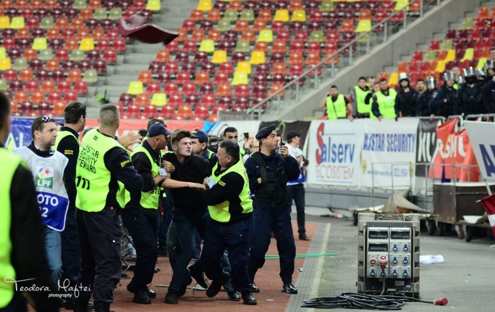 GALERIE FOTO | Ce nu s-a vazut aseara la derby-ul de pe National Arena: bannere, suporteri si un Borcea Jr. de nerecunoscut!_55