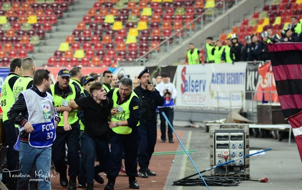GALERIE FOTO | Ce nu s-a vazut aseara la derby-ul de pe National Arena: bannere, suporteri si un Borcea Jr. de nerecunoscut!_56