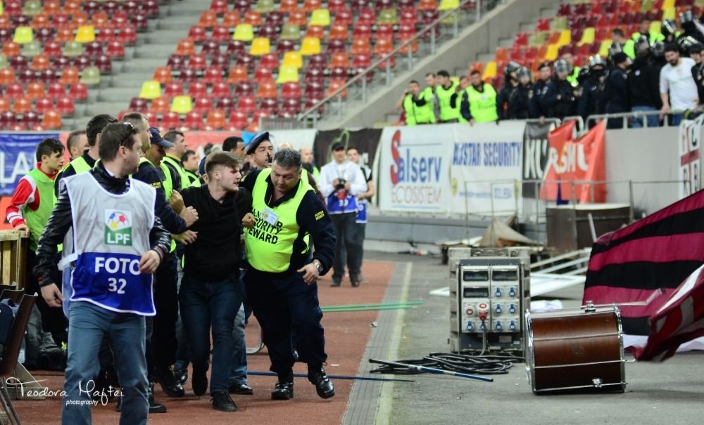 GALERIE FOTO | Ce nu s-a vazut aseara la derby-ul de pe National Arena: bannere, suporteri si un Borcea Jr. de nerecunoscut!_57