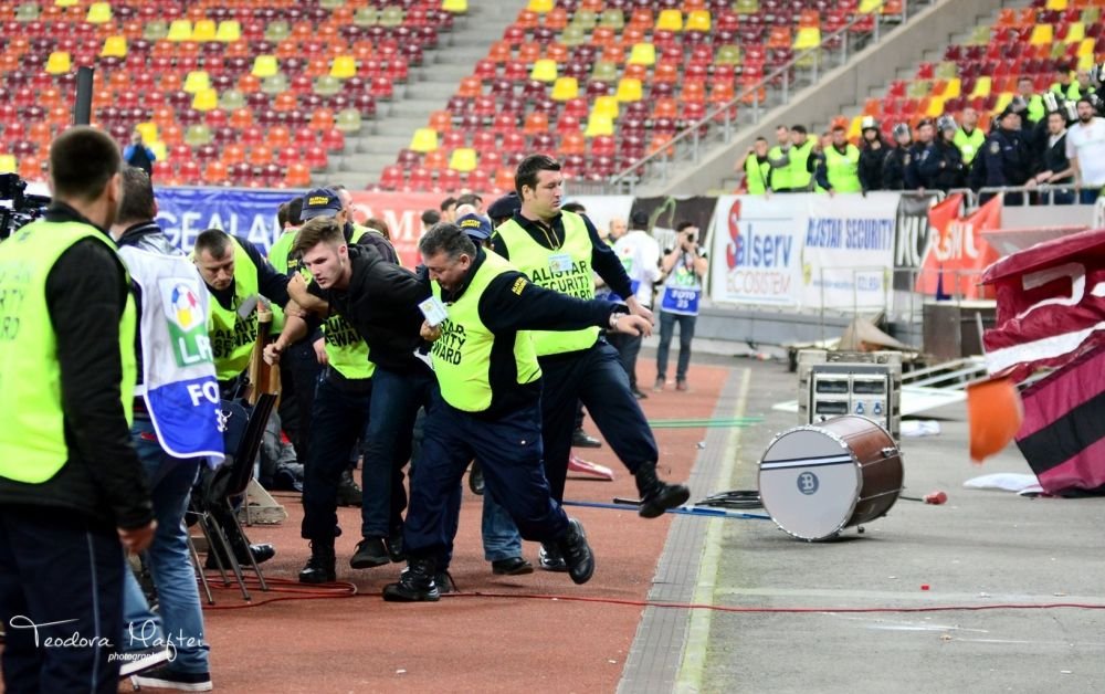 GALERIE FOTO | Ce nu s-a vazut aseara la derby-ul de pe National Arena: bannere, suporteri si un Borcea Jr. de nerecunoscut!_58
