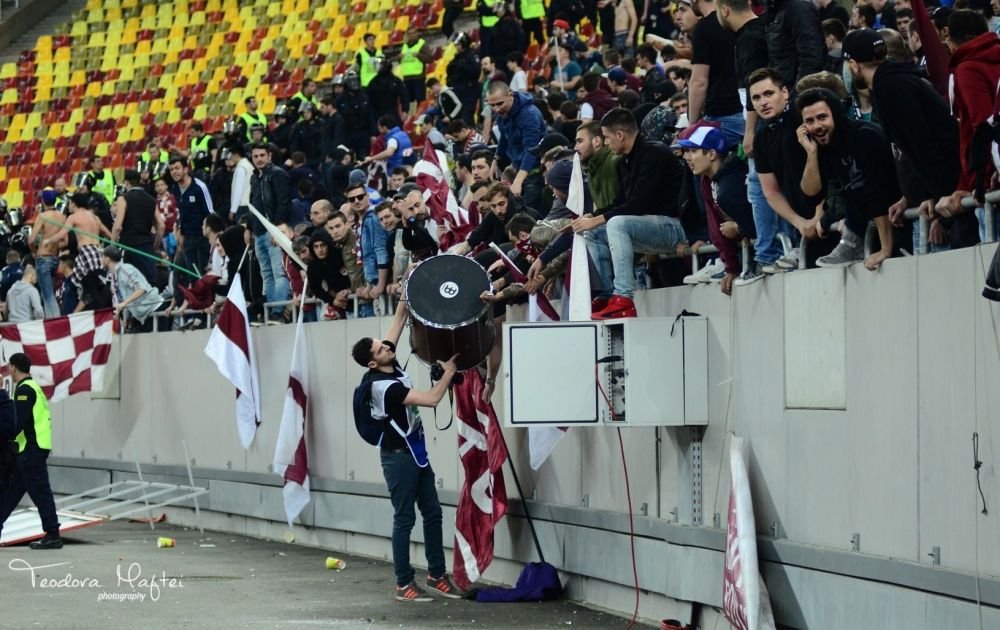 GALERIE FOTO | Ce nu s-a vazut aseara la derby-ul de pe National Arena: bannere, suporteri si un Borcea Jr. de nerecunoscut!_59