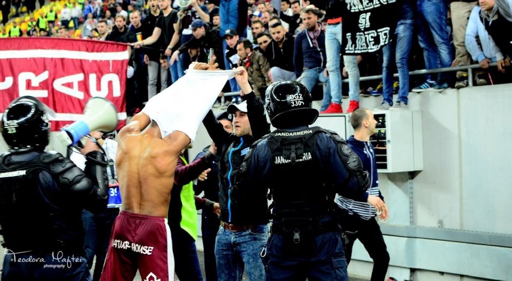 GALERIE FOTO | Ce nu s-a vazut aseara la derby-ul de pe National Arena: bannere, suporteri si un Borcea Jr. de nerecunoscut!_73