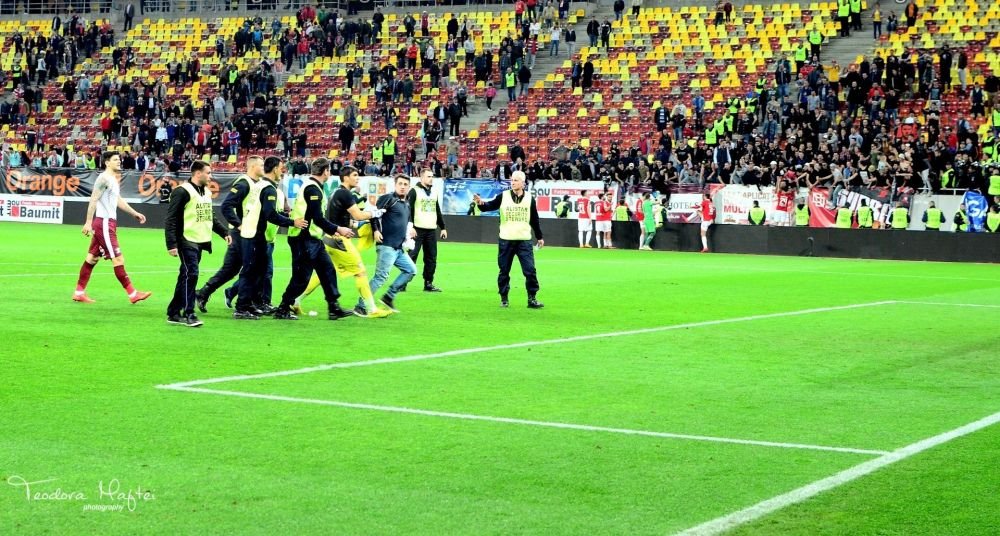 GALERIE FOTO | Ce nu s-a vazut aseara la derby-ul de pe National Arena: bannere, suporteri si un Borcea Jr. de nerecunoscut!_74