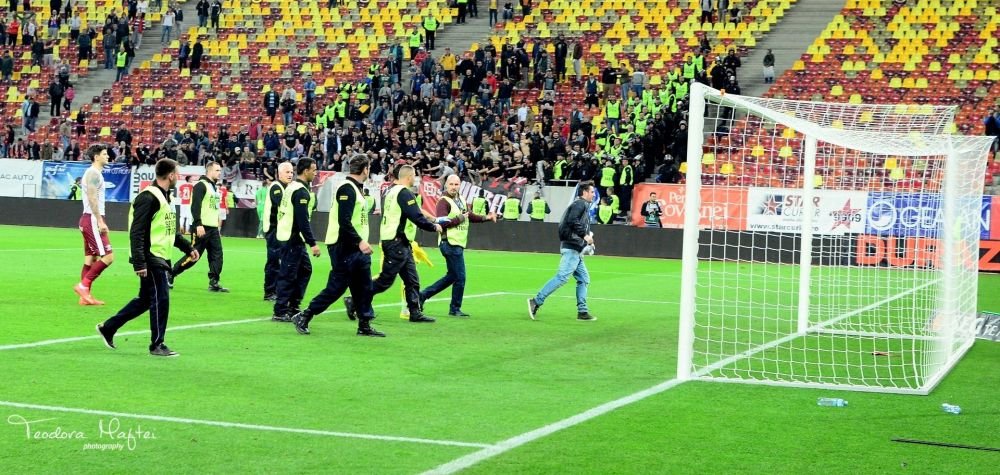 GALERIE FOTO | Ce nu s-a vazut aseara la derby-ul de pe National Arena: bannere, suporteri si un Borcea Jr. de nerecunoscut!_75