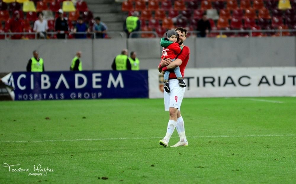 GALERIE FOTO | Ce nu s-a vazut aseara la derby-ul de pe National Arena: bannere, suporteri si un Borcea Jr. de nerecunoscut!_77