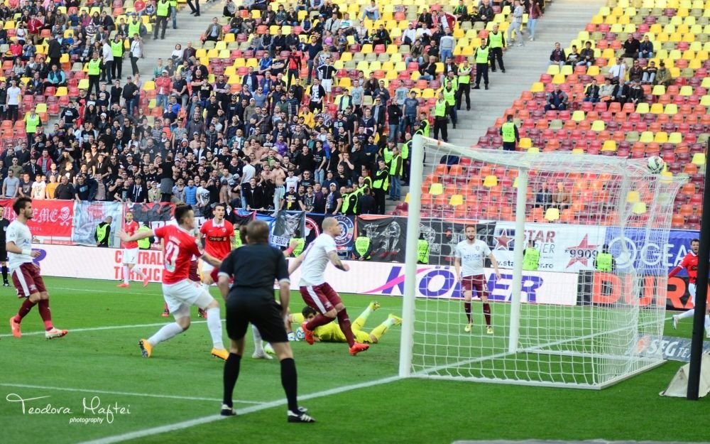 GALERIE FOTO | Ce nu s-a vazut aseara la derby-ul de pe National Arena: bannere, suporteri si un Borcea Jr. de nerecunoscut!_96