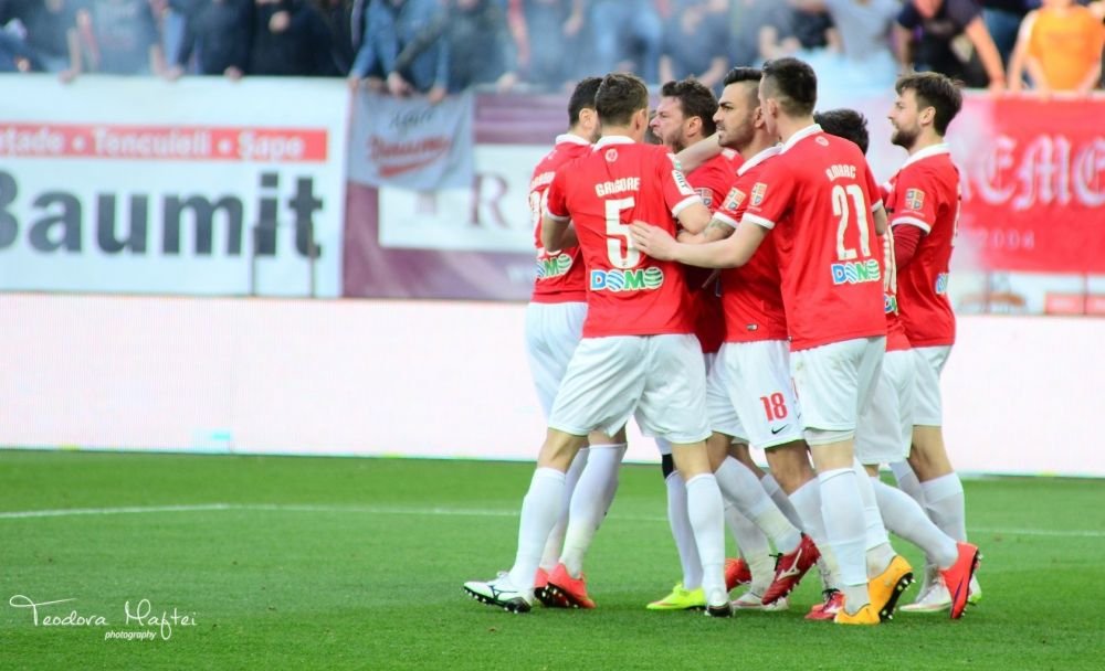 GALERIE FOTO | Ce nu s-a vazut aseara la derby-ul de pe National Arena: bannere, suporteri si un Borcea Jr. de nerecunoscut!_97