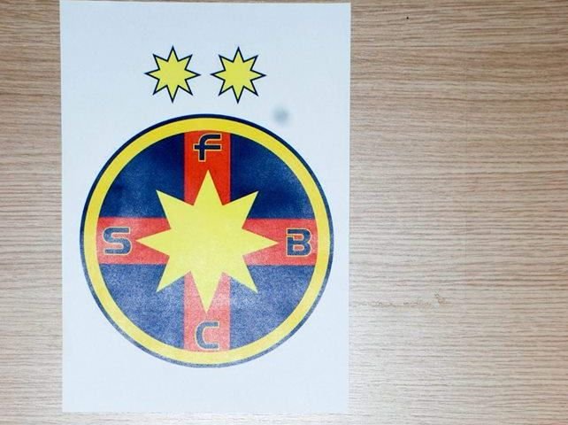 FOTO Asta e FCSB! Stelistii au spart usa vestiarului de NERVI dupa egalul cu Astra! Tot Tamas? , intreaba fanii pe Facebook