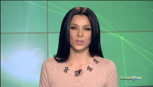 Cel mai infocat fan al nationalei a urcat aseara pe scena Romanii au talent ! Si-a vopsit chitara in culorile Romaniei!