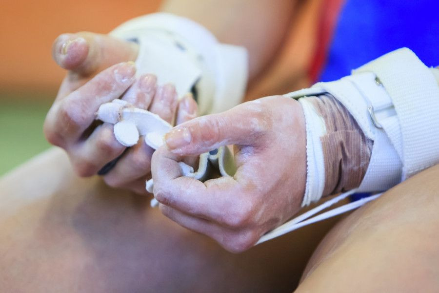 FOTO EMOTIONANT: Recunosti ale cui sunt mainile din fotografie?&nbsp;