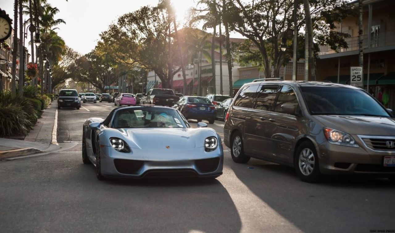Cea mai tare BUNICUTA din lume! Conduce un PORSCHE de 1 milion de dolari cu 900 de cai! FOTO_3
