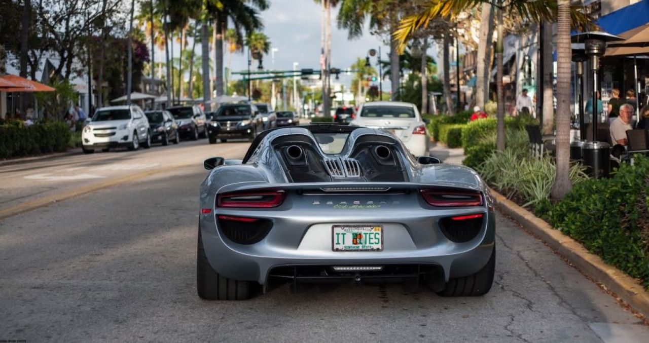 Cea mai tare BUNICUTA din lume! Conduce un PORSCHE de 1 milion de dolari cu 900 de cai! FOTO_4
