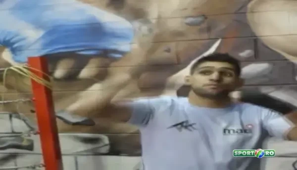 Super scheme pentru Amir Khan. Ce face cu o sticla ed lapte? VIDEO