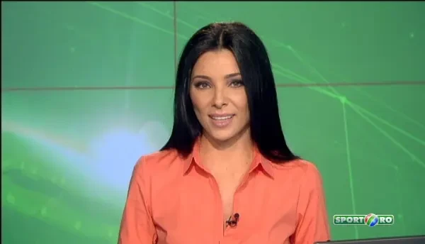 Andrei Pavel s-a apucat de un nou sport langa arena de tenis de la Bucuresti! Inspirat de Bouchard, Pavel a facut asta! :) VIDEO