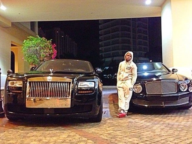Avioane, masini, vile, bijuterii, LUX! Pe ce si-a spart Mayweather averea incredibila de 400 mil dolari! Super FOTO_11