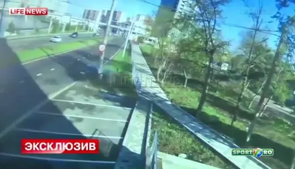 ACCIDENT groaznic pentru un jucator din Rusia! A intrat cu masina in STALP cu 170 km/h! VIDEO
