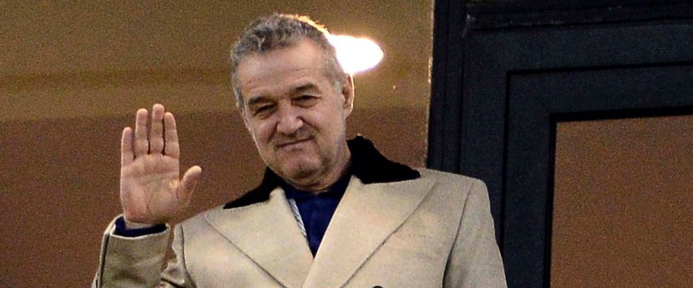 DERBYUL MANIEI: DINAMO 1-3 STEAUA. Meciul a fost INTRERUPT 20 min. dupa ce Arlauskis a fost atacat cu petarde. Balaj a trimis echipele la vestiar | Dubla lui Stanciu apropie Steaua la 2 puncte de ASA