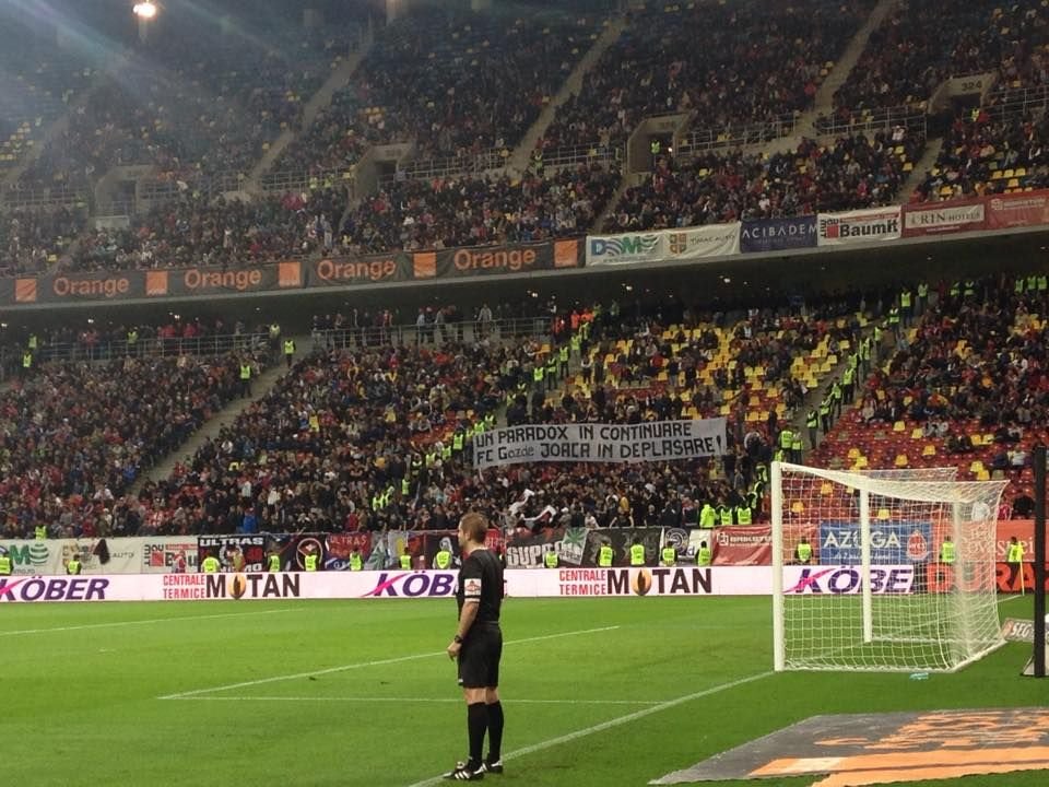 IRONIA dura a fanilor de la Dinamo! 