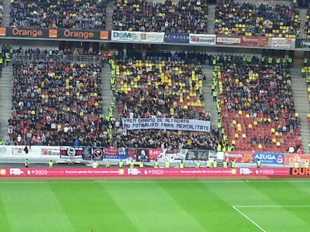 IRONIA dura a fanilor de la Dinamo! 