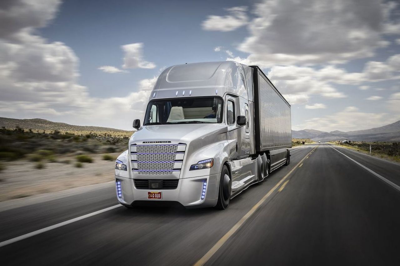 VIDEO Mercedes a lansat primul camion care se conduce SINGUR! Imagini senzationale cu noul Freightliner Inspiration_1