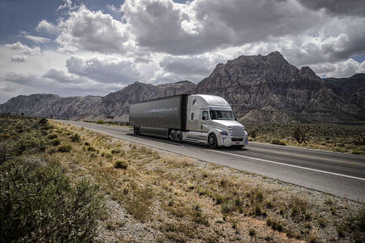 VIDEO Mercedes a lansat primul camion care se conduce SINGUR! Imagini senzationale cu noul Freightliner Inspiration_3