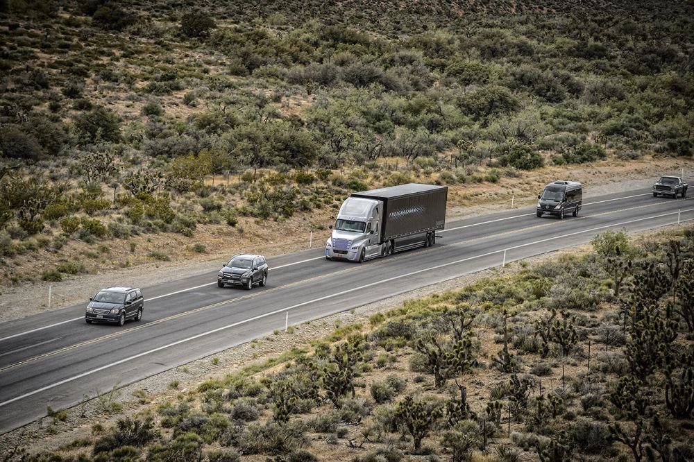 VIDEO Mercedes a lansat primul camion care se conduce SINGUR! Imagini senzationale cu noul Freightliner Inspiration_5