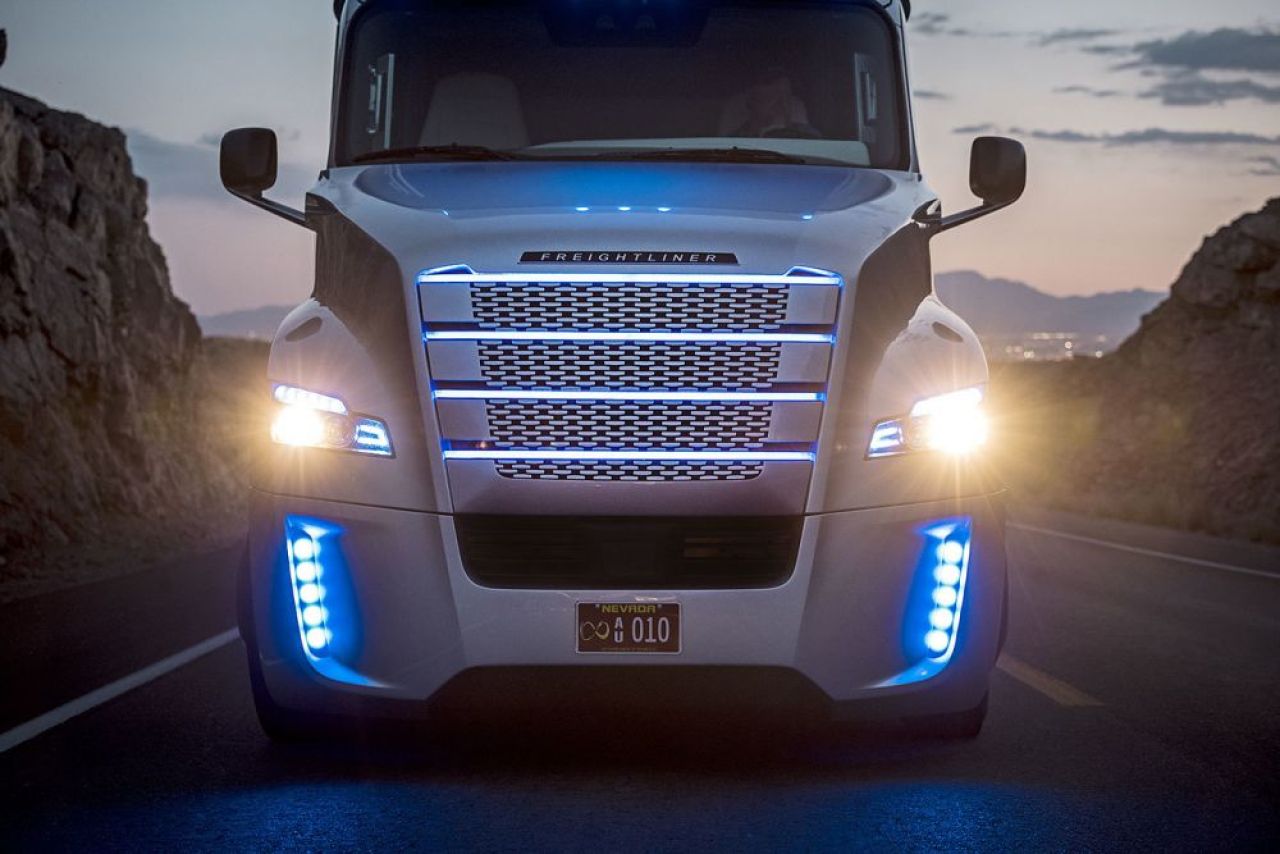 VIDEO Mercedes a lansat primul camion care se conduce SINGUR! Imagini senzationale cu noul Freightliner Inspiration_12