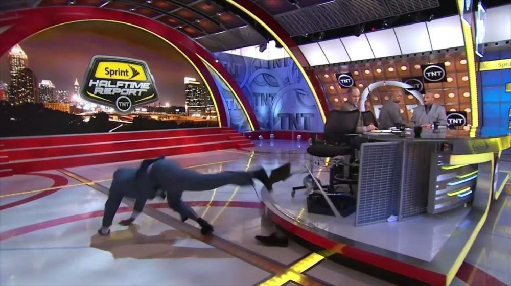 Mai tare ca BOATENG! Cazatura INCREDIBILA a lui Shaquille O Neal in direct la TV! VIDEO