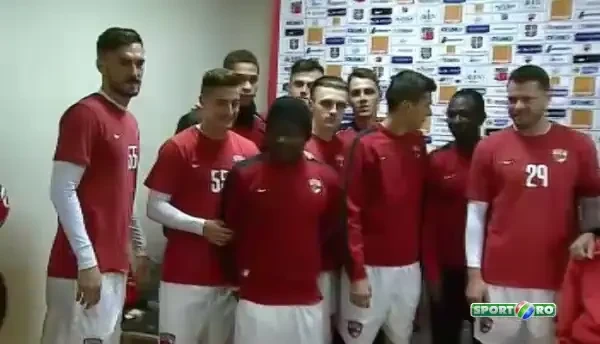 GENIAL: copilul facut sa planga de stelisti a fost chemat azi la antrenamentul lui Dinamo! Ce promisiune a facut