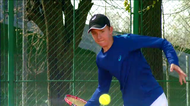 MINUNEA BLONDA din tenisul romanesc. La 14 ani ii calca pe urme lui Ilie Nastase si e olimpic la scoala: "Halep e modelul meu"
