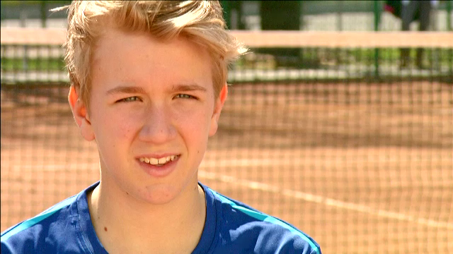 MINUNEA BLONDA din tenisul romanesc. La 14 ani ii calca pe urme lui Ilie Nastase si e olimpic la scoala: 