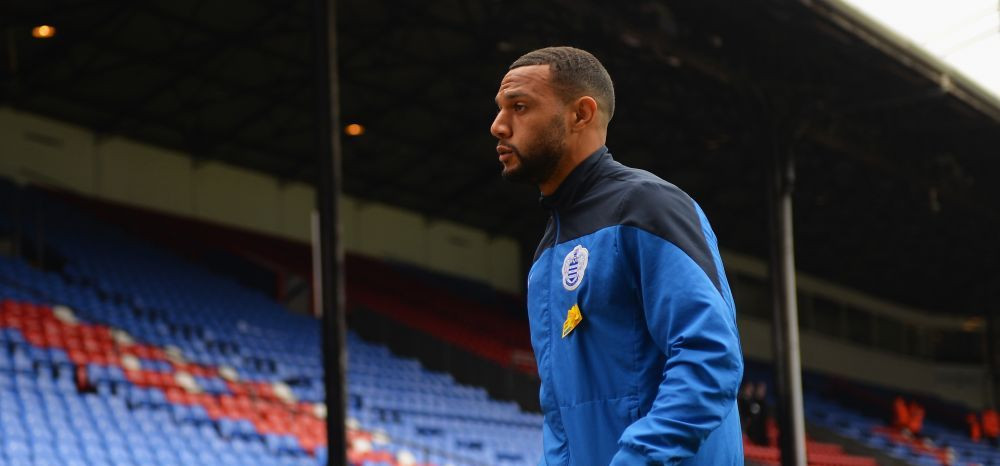 Fanii si-au iesit din sarite! Cu ce masina de LUX s-a pozat acest jucator la 3 zile dupa ce echipa sa a retrogradat. FOTO