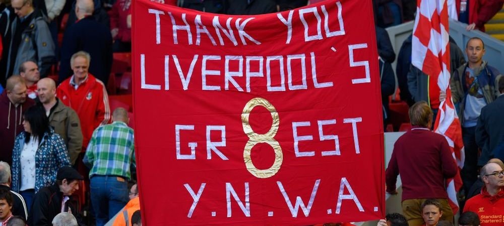 GENIAL! :)) Ce a fost in stare sa faca Mario Balotelli in momentul in care Gerrard era ovationat pe Anfield! FOTO
