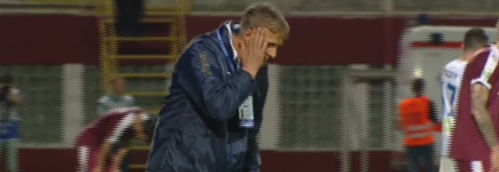 Scene INCREDIBILE in Giulesti! Sandoi, SCUIPAT dupa finalul meciului. Lupta generala! Cartu si Sapunaru, tinuti de 5 oameni_9