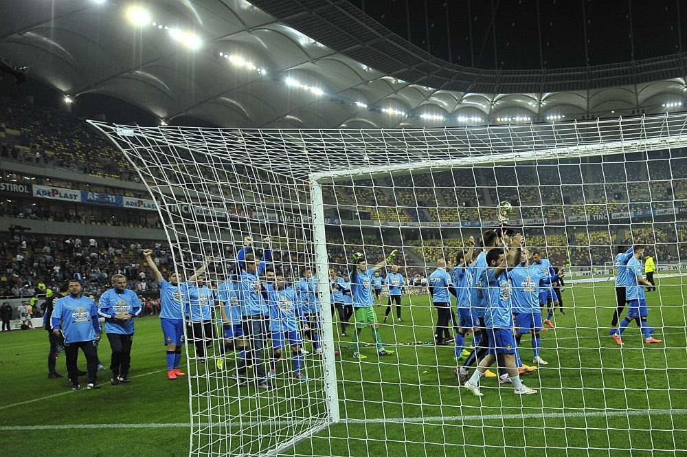 SARBATOAREA in imagini: cum s-a vazut primul trofeu al lui Galca la Steaua! Eric a oferit scene EMOTIONANTE, alaturi de fiul sau!_5