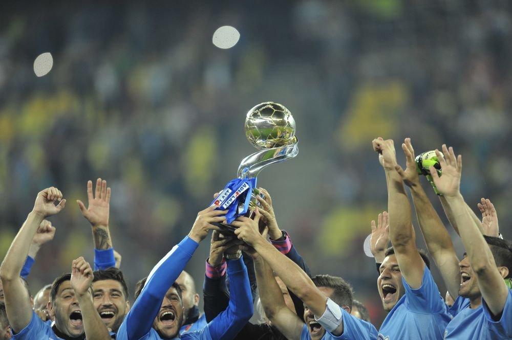 SARBATOAREA in imagini: cum s-a vazut primul trofeu al lui Galca la Steaua! Eric a oferit scene EMOTIONANTE, alaturi de fiul sau!_12