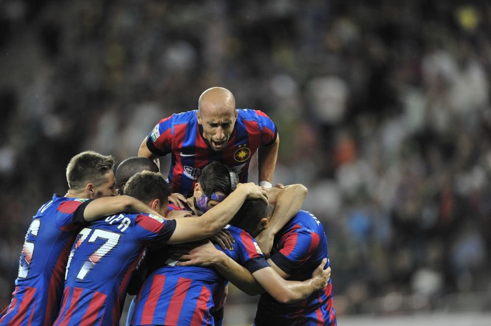 SARBATOAREA in imagini: cum s-a vazut primul trofeu al lui Galca la Steaua! Eric a oferit scene EMOTIONANTE, alaturi de fiul sau!_14